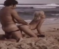 Ron Jeremy fickt eine Blondine am Strand