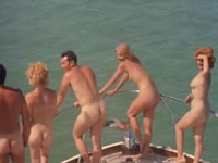 Nudisten Treffen auf dem Boot