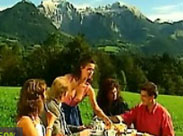 Gruppensex im Dirndl auf der Alm